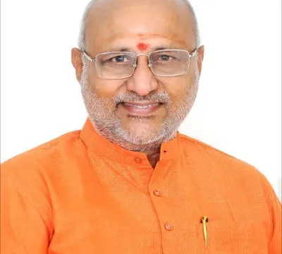 V-P Radhakrishnan, Rahul Gandhi express condolences over stampede in TN