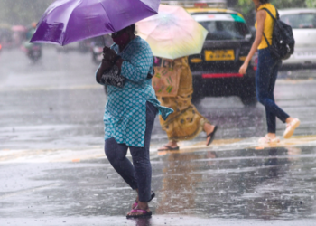 IMD issues orange alert for three Maharashtra districts, moderate rain and thunderstorm likely
