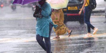 IMD issues orange alert for three Maharashtra districts, moderate rain and thunderstorm likely