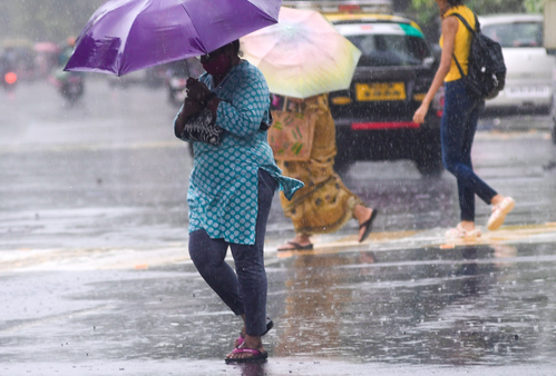 IMD issues orange alert for three Maharashtra districts, moderate rain and thunderstorm likely