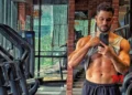 Kunal Kemmu flexes abs and muscular physique while ‘checking’ himself out