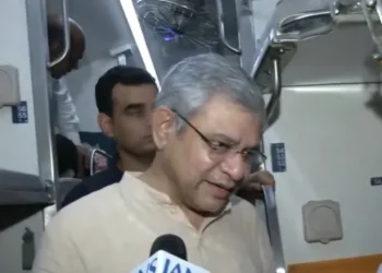 Railways to run 7,800 more trains, War Rooms monitoring festive rush: Vaishnaw