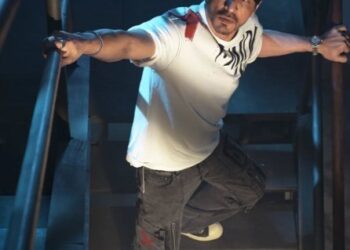 SRK’s reply to a fan asking for a room in Mannat is hilarious