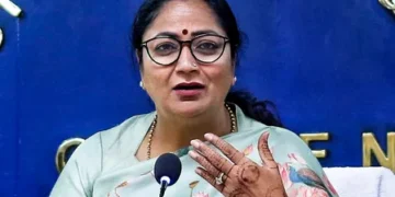 Air pollution: Delhi CM promises Ujjwala LPG connection for slum dwellers using wood for cooking