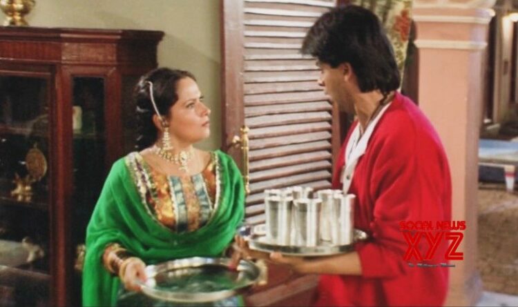 When Shah Rukh Khan surprised Himani Shivpuri by revealing he was a ‘junior artist’ in her movie