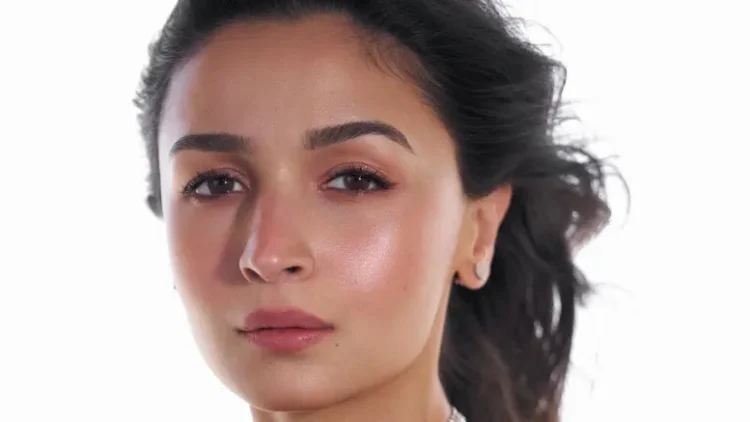 Bollywood superstar Alia Bhatt is serving class and elegance in Jeddah as she attends the Red Sea International Film Festival. The actress looked stunning and exuded glamour in the pictures that she shared on her social media account.