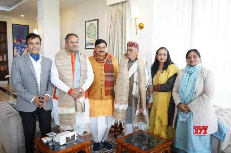 CM Yadav welcomes Padma Shri awardees at his residence