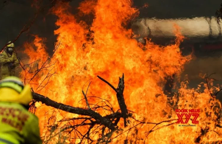 Life-threatening bushfire in Australia prompts evacuation order