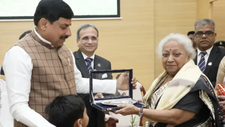 MP CM presents posthumous ‘Lifetime Achievement Award’ to ex-PCCF during IFS meet