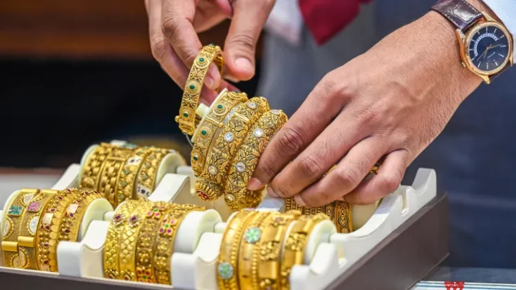 Gold, silver continue to trade within consolidation band amid mild profit booking