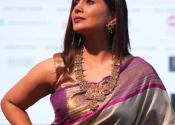 Sonali Kulkarni says, ‘What a ride’ as she concludes the shoot for ‘The Wives’