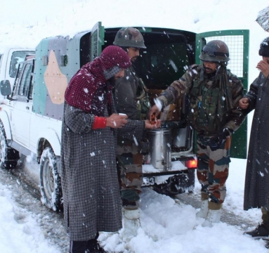 Army rescues 214 stranded people including tourists in J&K’s Sinthan Pass in heavy snowfall