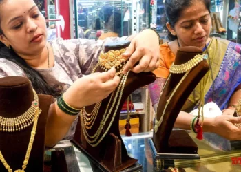 Gold prices rise for 5th day over Middle East tensions