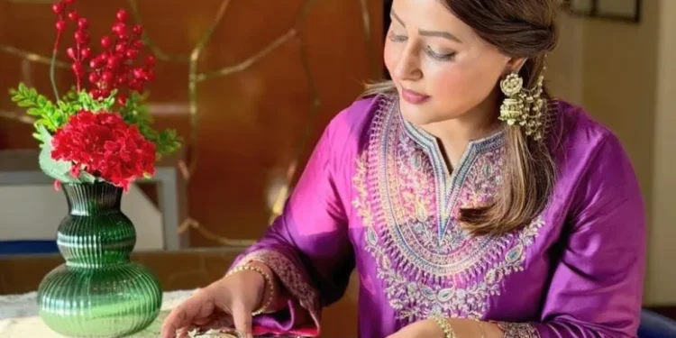 Hina Khan treats fans to lip-smacking chaat delights