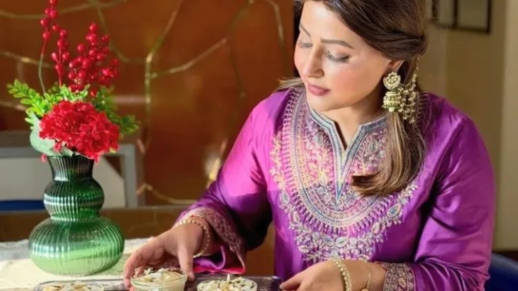 Hina Khan treats fans to lip-smacking chaat delights